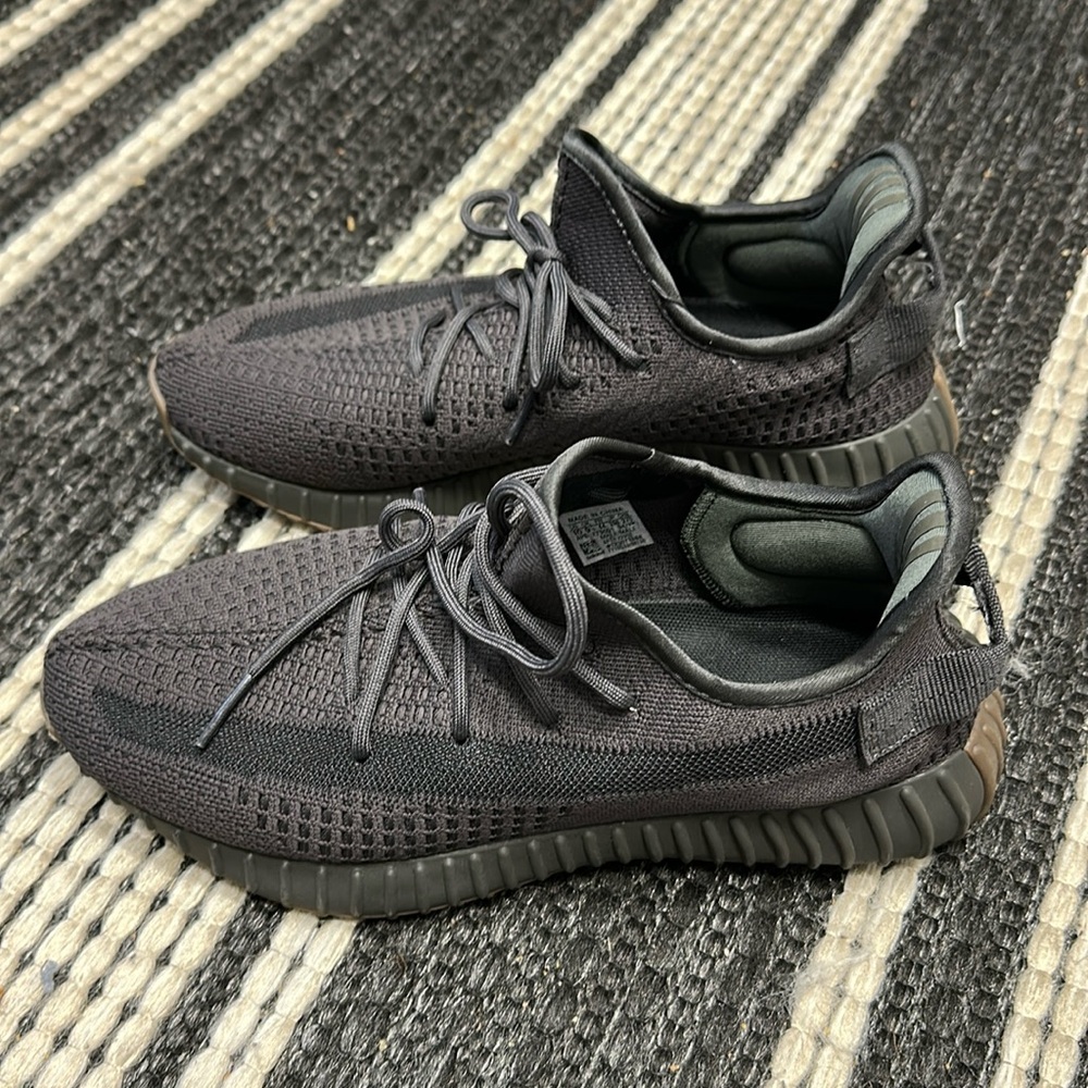 Yeezy Boost 350 v2 Cinder